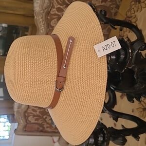 Sand color straw hat with belt